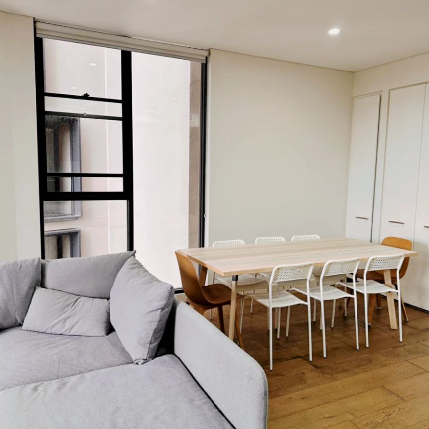 8 Kingsborough Wy, Sydney - Photo 1