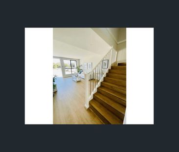 5 bedrooms double story townhouse! - Photo 1