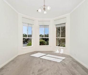 Large family home in a great location - Photo 3