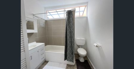 SPACIOUS TWO BEDROOM HOME IN FABULOUS LOCATION - Photo 4