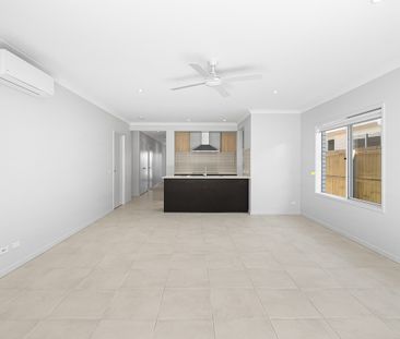 Stunning Home - Media & Split System A/C - Photo 3