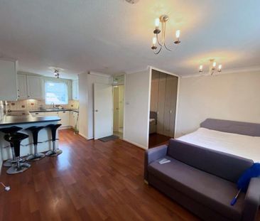 Studio to rent - Photo 6