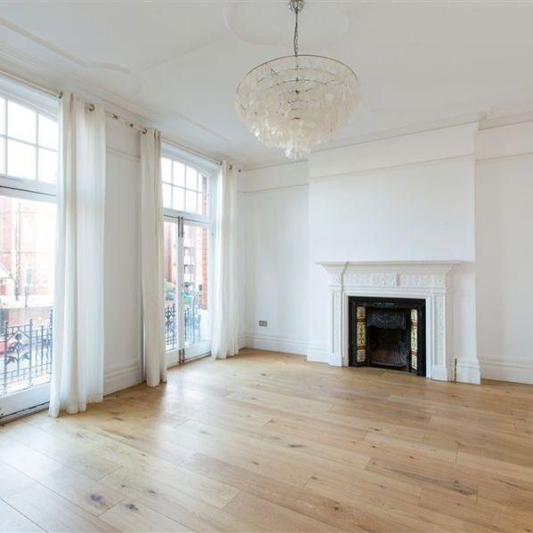 4 bedroom flat to rent - Photo 1