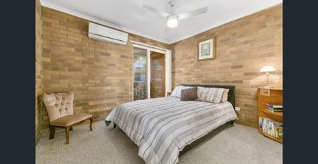 THREE BEDROOM TOWNHOUSE IN SOUGHT AFTER LOCATION - Photo 2