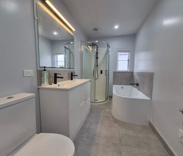 Spacious 4-Bedroom Family Home with Large Entertaining Deck – Kelston - Photo 6