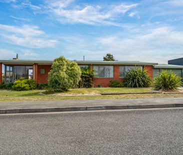 Coastal Family Home - Photo 5