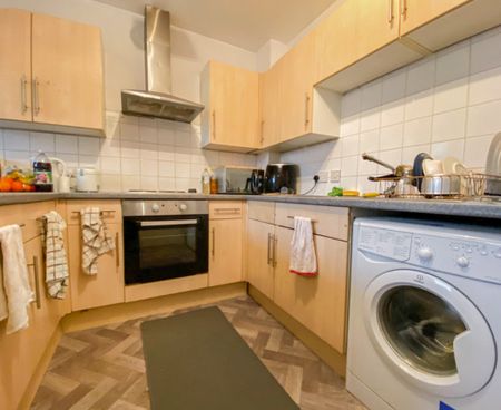 3 Bedroom Apartment - Photo 2