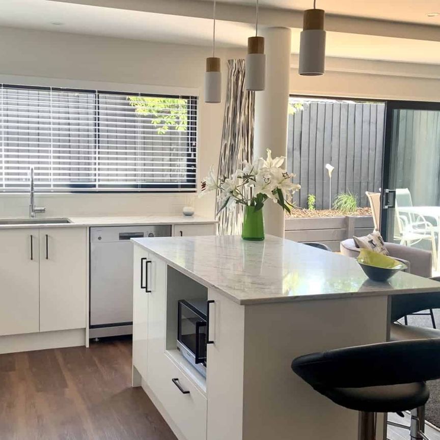 Immaculate Executive Inner City Apartment with Stunning River Location! - Photo 1