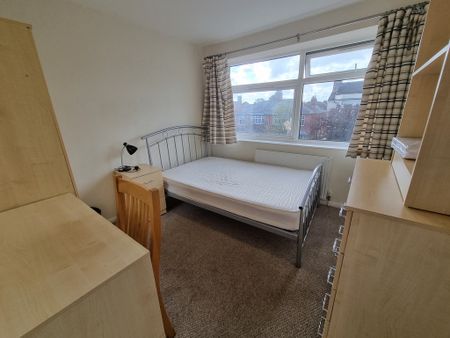 9 Bed Student Accommodation - Photo 2