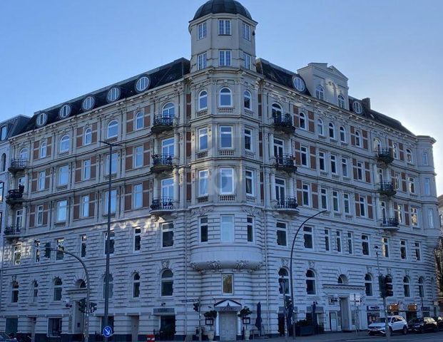 MIT BLICK AUF DIE HISTORISCHE LAEISZHALLE - Foto 1