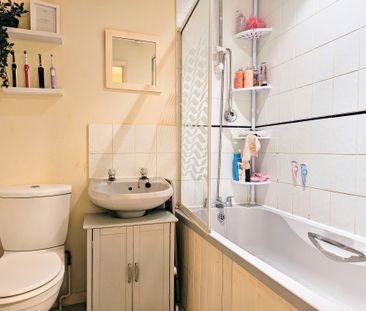 2 bedroom house to rent Hart Close, New Milton, BH25 - Photo 5