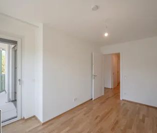 Nahe U4: Kompakte 3-Zimmer-Wohnung mit Balkon für Paare oder kleine Familien | Erstbezug - Rondelle XIV - Top 6 - Photo 3