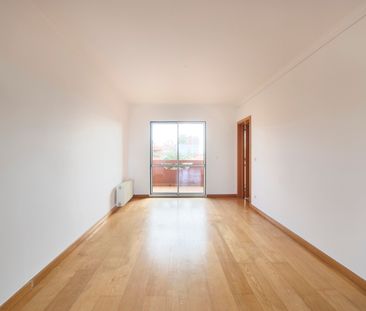 Apartamento T4 Em Condomínio com Piscina no Monte Estoril - Photo 2