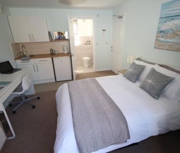 1 bedroom in a house share to rent - Photo 4