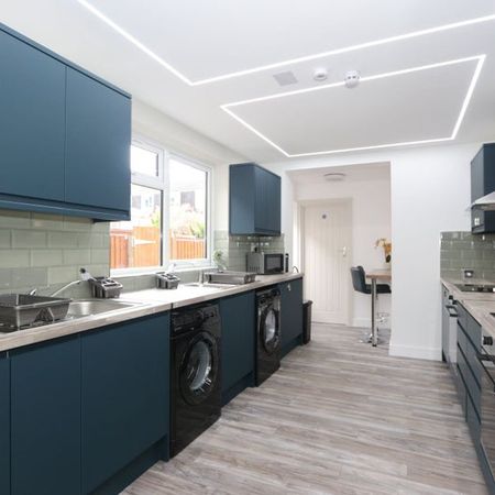 Stunning Rooms with Private En-Suites – Just 10 Minutes walk from Watford General Hospital! Room 3 - Photo 4