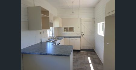 Cosy 2 bedroom cottage with ramp access - Photo 3