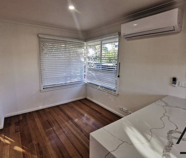 Spacious & Charming Family Home in the Heart of Altona - Photo 2