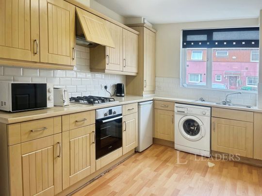 4 bedroom house to rent Hitchen Street, M13 - Photo 1