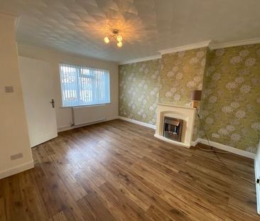 3 bedroom end of terrace house to rent - Photo 1