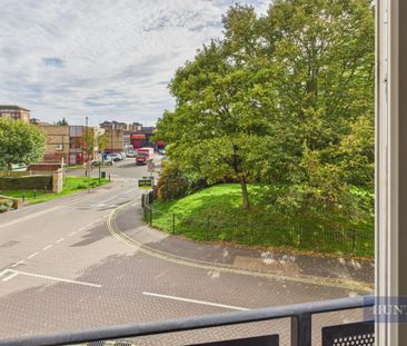 1 bedroom Flat To Let - Photo 2