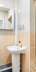 2 MOOR VIEW Leeds - LS6 1AQ - Photo 4