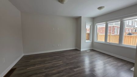 For Lease - 71 Benhurst Crescent, Brampton, Ontario - Photo 4