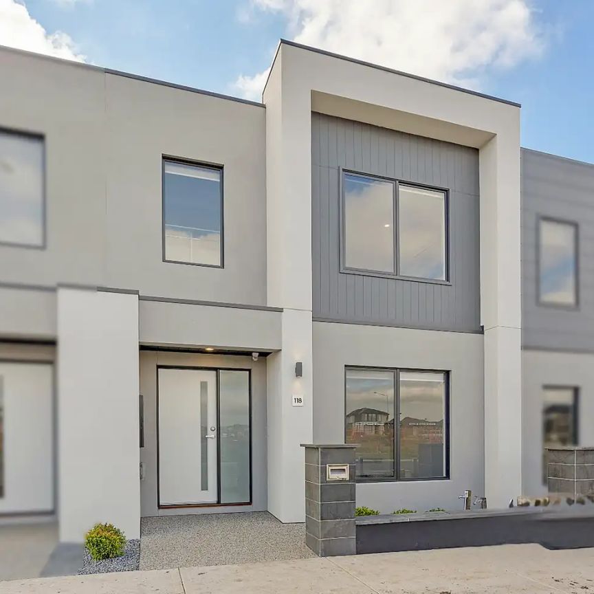 “Modern Three-Bedroom Townhouse in a Prime Craigieburn Location!” - Photo 1