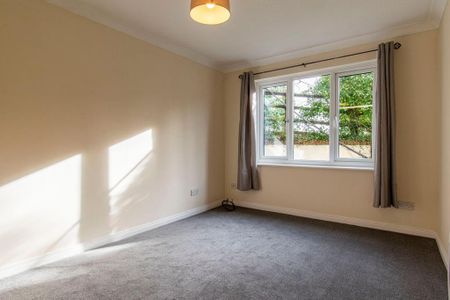 2 bedroom ground floor flat to rent - Photo 3