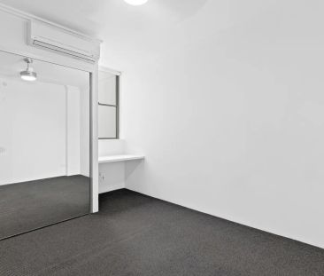 Light and bright two bedroom apartment - Photo 3