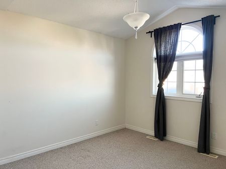 For Lease - 281 Winterberry Boulevard, Thorold, Ontario - Photo 5