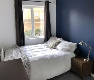 Bright double bedroom in Clapham Common with great transport links - Photo 1