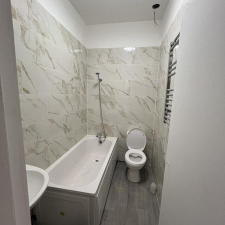 3 bedroom flat to rent - Photo 3