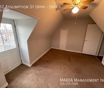 SPACIOUS 2 BED/1BATH UPPER UNIT! + HYDRO & WATER - Photo 4