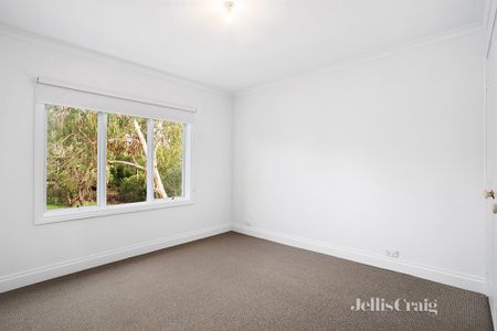 9 Piccadilly Close, Greensborough - Photo 2