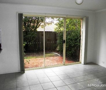 10 Lyell Walk, FOREST HILL - Photo 2