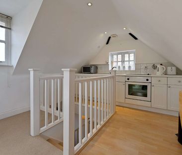 A one-bedroom annex located in the heart of Marlow with bills included - Photo 2