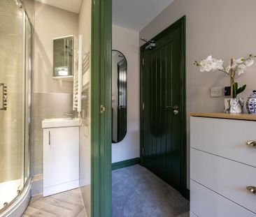 1 bedroom in a house share to rent - Photo 2