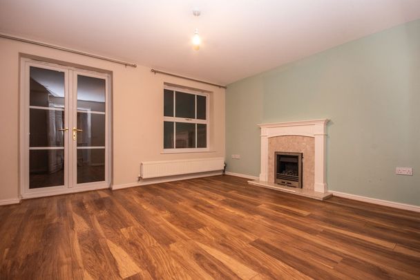 3 bedroom end of terrace house - Photo 1