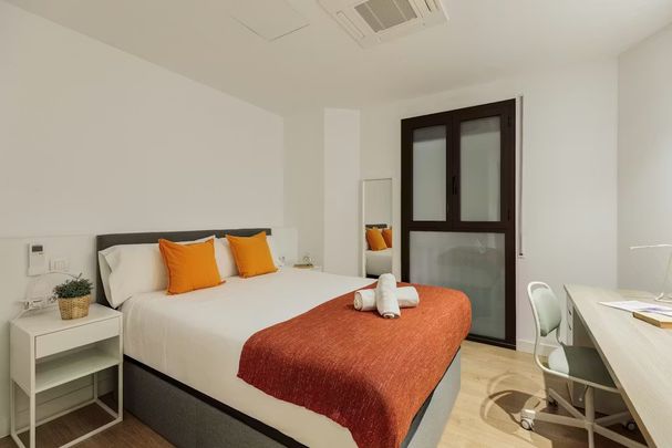 Carrer de Balmes, Barcelona, Catalonia 08007 - Photo 1