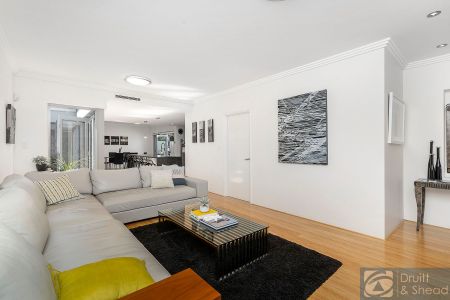 Stunning Executive Townhouse In The Heart of Mount Lawley - Photo 2