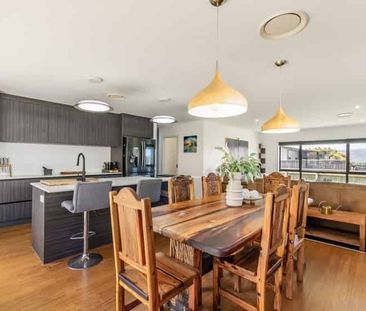 Modern Family Home - Photo 4
