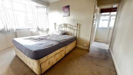 3 bedroom semi-detached house to rent - Photo 4