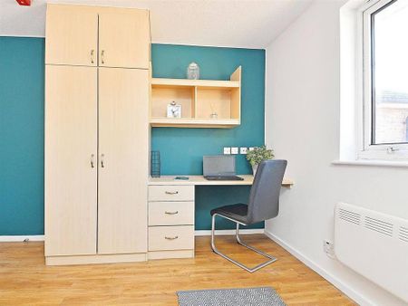 1 bedroom in a flat share to rent - Photo 4