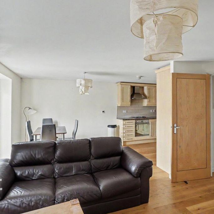 2 bedroom flat to rent - Photo 1