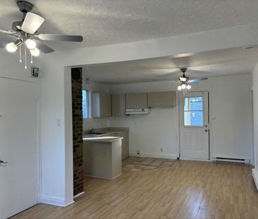 Très beau et grand 4 1/2 2e étage Rue Anna Libre - Photo 2