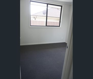 Modern 2‑Bedroom Granny Flat - Photo 2