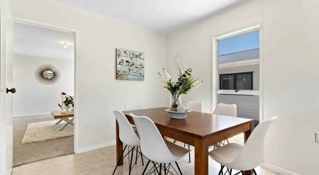 3 bedroom lovely family home - Photo 5