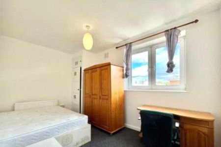 4 bedroom apartment to rent - Photo 4