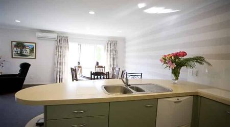 Immaculate Home Close to Town - Photo 4