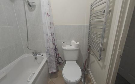 2 bedroom maisonette to rent - Photo 2